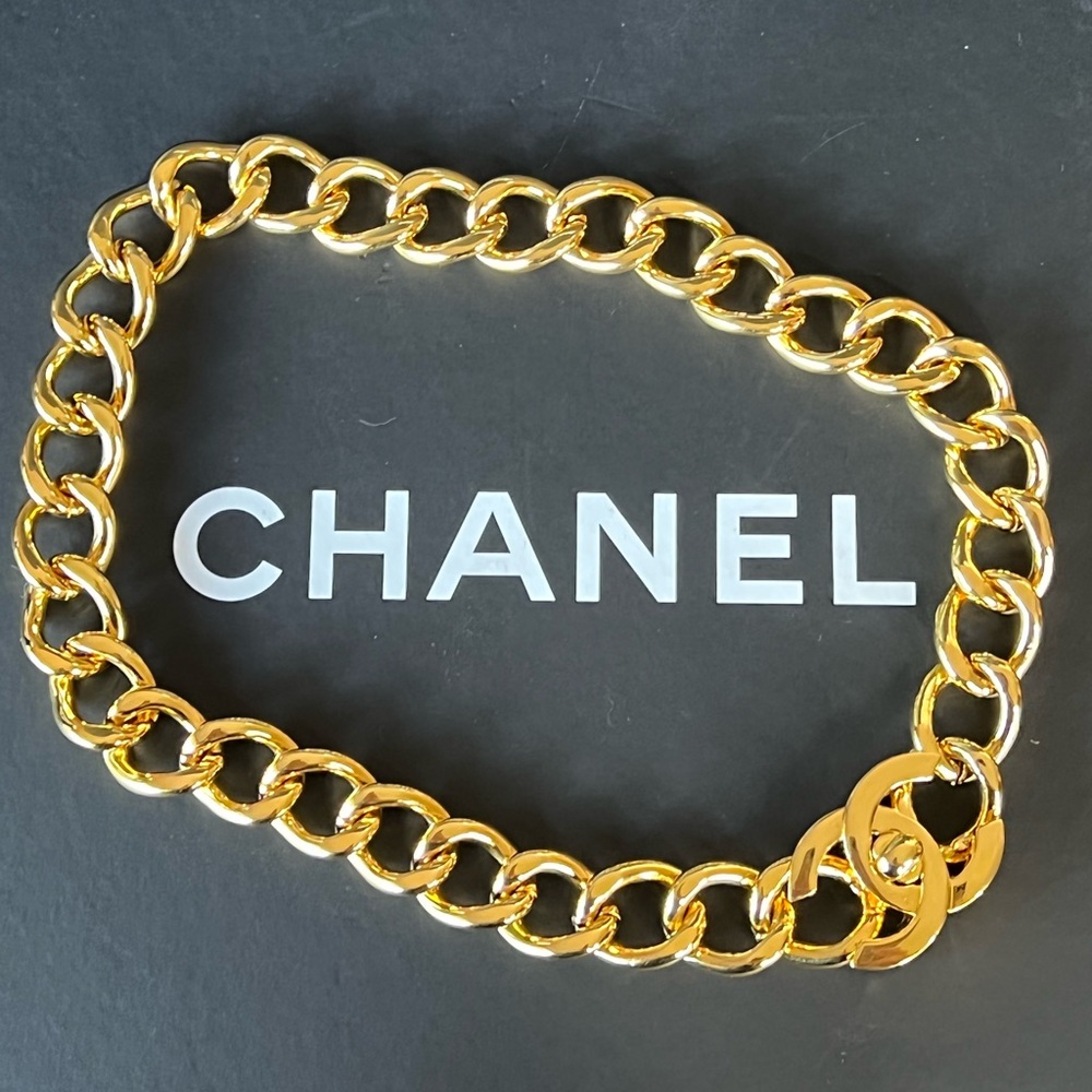 CHANEL 95A XL Chunky Turn Lock Necklace 20” Gold Plated Pristine Authentic